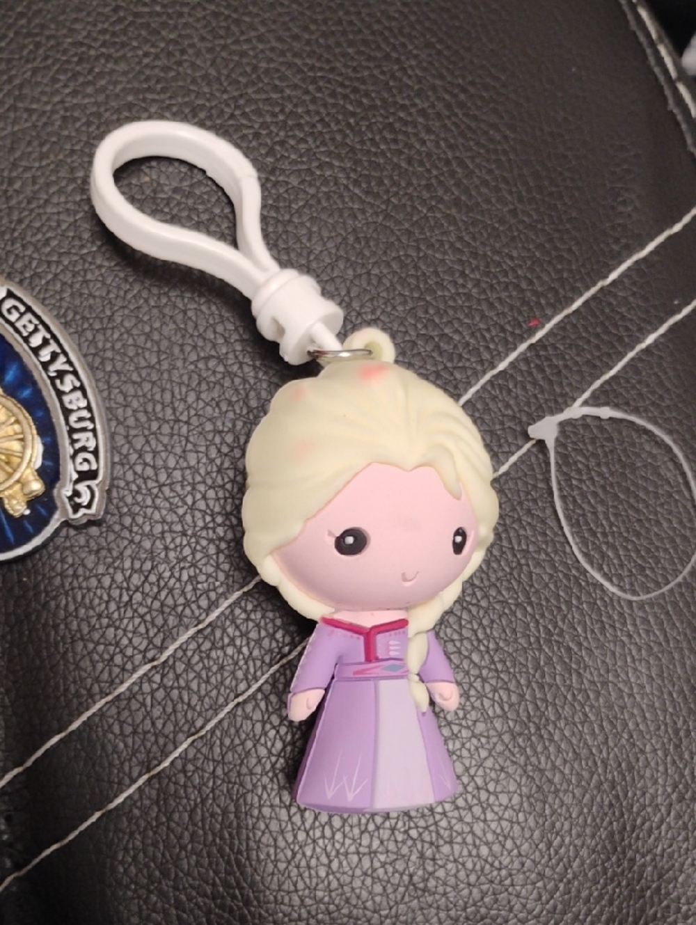 DISNEY FROZEN 2 ELSA 3D FIGURAL BAG CLIP IN PURPLE DRESS GOOD CONDITION